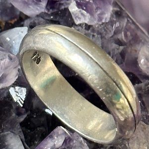 Vintage solid sterling silver band ring
